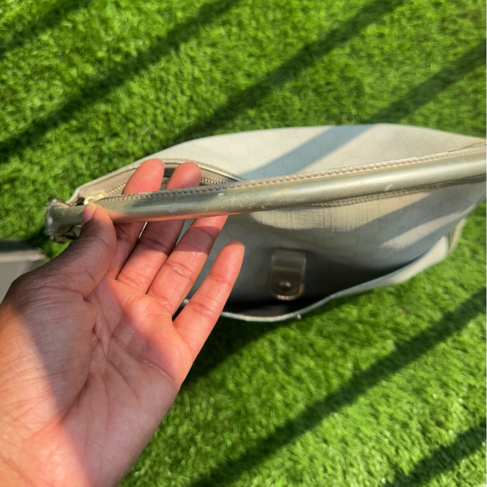 Gucci Shoulder Bag in White and Silver - Picture 5 of 9